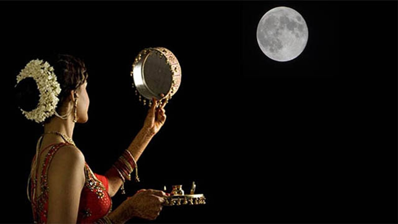 Karwa Chauth 2021: करवा चौथ 2021 पर ना दिखे चांद तो महिलाएं करें ये 1 काम | Boldsky