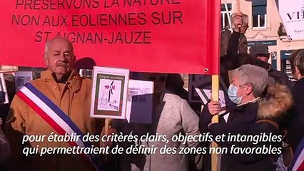 Dans la Sarthe, rassemblement anti-éoliennes devant la préfecture du Mans