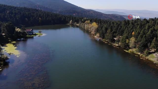 Gölcük Tabiat Parkı'nda sonbahar güzelliği mest etti