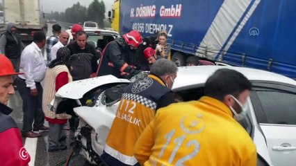 Anadolu Otoyolu'nda zincirleme kaza, 17 kişi yaralandı