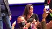 Festa Roma, Jolie in ginocchio sul palco per i fan: selfie e autografi a tutti
