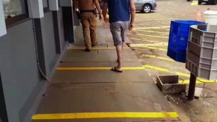 Homem é detido após agredir a filha de 22 anos