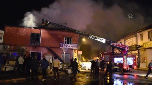 Son dakika haberleri... Kereste atölyesinde çıkan yangın söndürüldü