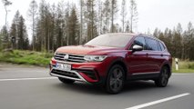 The new Volkswagen Tiguan Allspace Elegance in Kings Red Driving Video