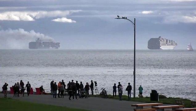 Canada : un porte-conteneur sous surveillance, l'incendie sous contrôle