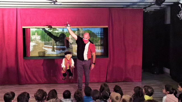 Vauvert : marionnettes à fils de Coline Pierre et le loup