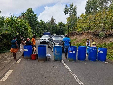 Rodrigues : manif des habitants de Dan-Bébé, sans eau depuis 3 mois