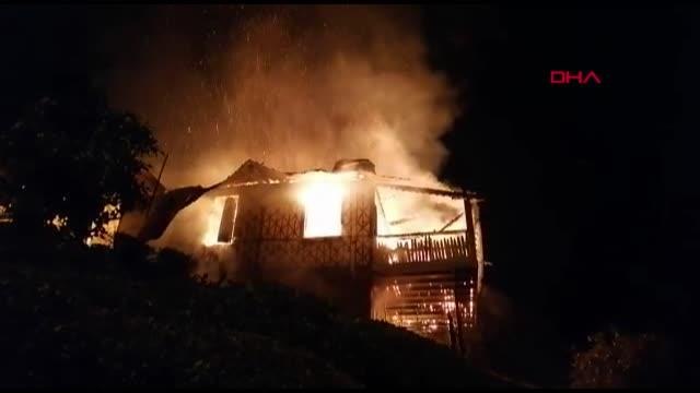 ÇEVRECİ RESSAMIN BASIN AÇIKLAMASI ÖNCESİ YANAN EVİNE 'KUNDAKLAMA' ŞÜPHESİ