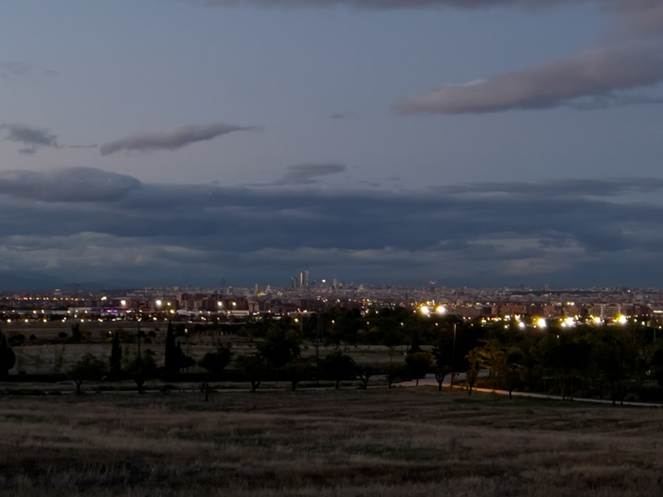 Apple iPhone 13 Pro Max Muestras poca luz exteriores