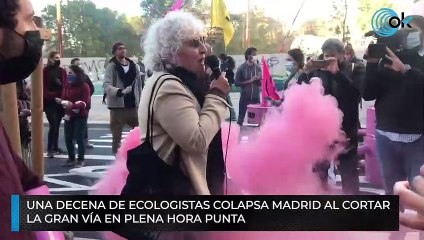 Una decena de ecologistas colapsa Madrid al cortar la Gran Vía en plena hora punta