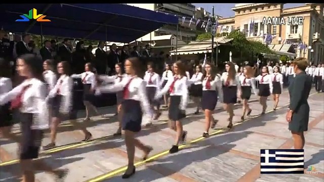 Καρακάτζας για παρέλαση: Όλοι με μάσκα, εκτός από όσους συμμετέχουν στην παρέλαση