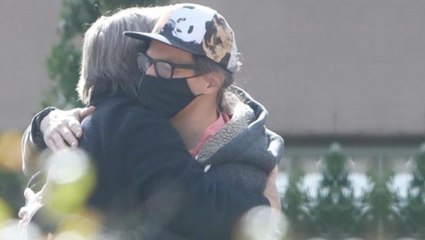 Oyuncu Alec Baldwin, ölümüne neden olduğu görüntü yönetmeninin ailesini ziyaret etti