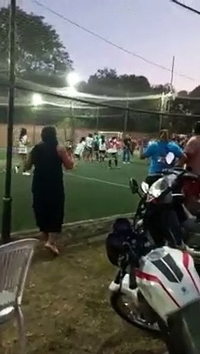 Un partido de fútbol femenino terminó en una feroz pelea entre las jugadoras en Tafí Viejo