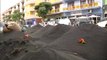 La ceniza mojada tapona alcantarillas y amenaza tejados en La Palma