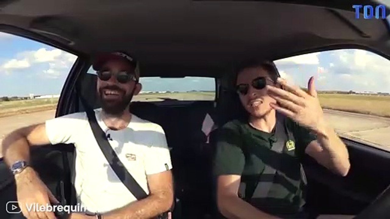 QUE SE PASSE-T-IL SI VOUS PASSEZ LA MARCHE ARRIÈRE À 130 KM/H ? CES YOUTUBEURS FRANÇAIS L’ONT FAIT POUR VOUS