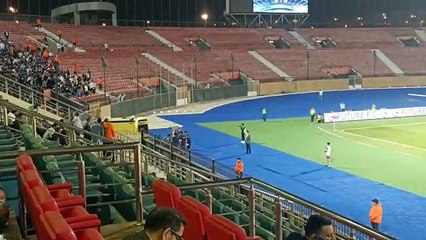 سعد سمير ينزف دما ويغادر ملعب مباراة فيوتشر وفاركو على سيارة إسعاف