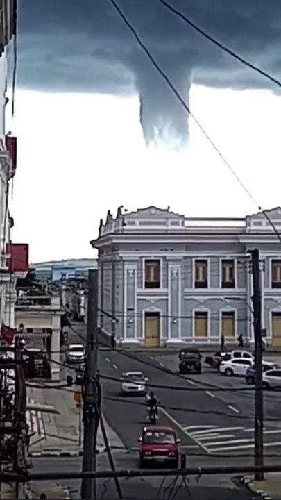 Ovni gigante en pleno día