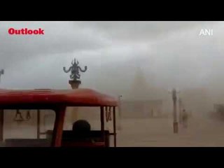 Strong winds hit parts of Gujarat ahead of Cyclone Vayu landfall on Thursday