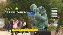 Le Chat de Philippe Geluck fait sa star à Caen et ravit les touristes