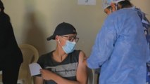 Menores de 16 y 17 años en Bolivia entusiasmados tras recibir vacuna anticovid