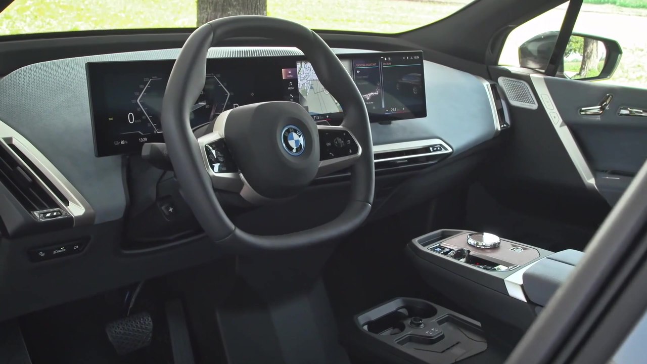 BMW iX - Innovative Fahrerassistenzsysteme, luxuriöses Innenraumambiente