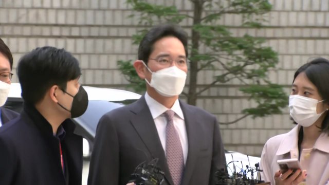 [현장영상] '프로포폴 불법 투약' 이재용, 취재진 질문에 대답없이 법원 출석 / YTN