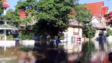 อ่างทอง คืบหน้าน้ำเจ้าพระยามุดท่อใต้ดินทะลักเข้าวัดต้นสนกลางดึก