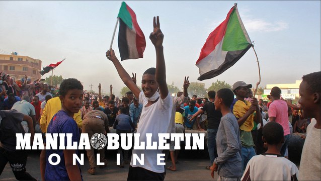 Sudan general dissolves transitional authorities, declares state of emergency