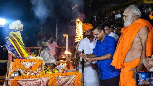 Delhi CM Kejriwal performs Saryu aarti in Ayodhya