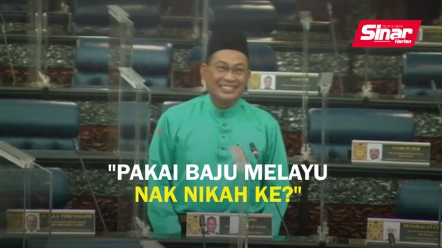 Pakai baju Melayu nak nikah ke?