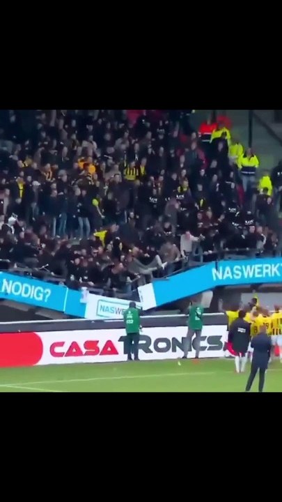 Keruntuhan Tribun Vitesse Saat Penggemar Merayakan Kemenangan