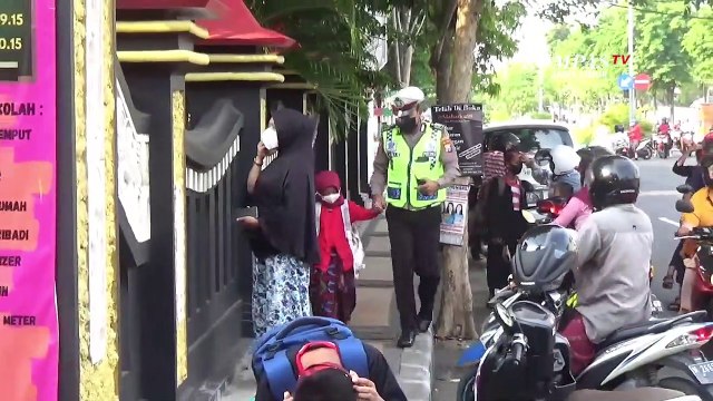 Lestarikan Budaya Madura Siswa SD Kenakan Pakaian Adat
