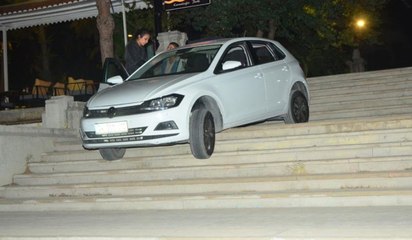 Navigasyona uydu merdivenlerde asılı kaldı! 'Bir el atın kurban olayım...'