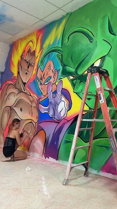Il transforme cette pièce en mur de graffiti en hommage à Dragon Ball Z (DBZ)
