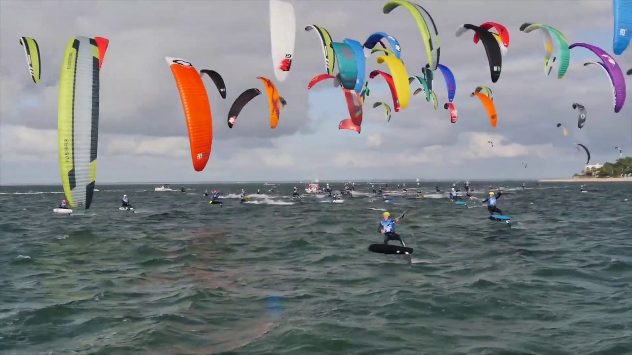 Fédération Française de Voile 2021 - Première journée EKT à Arcachon  du soleil, du vent et 65 kiteboarders sur le plan d'eau !
