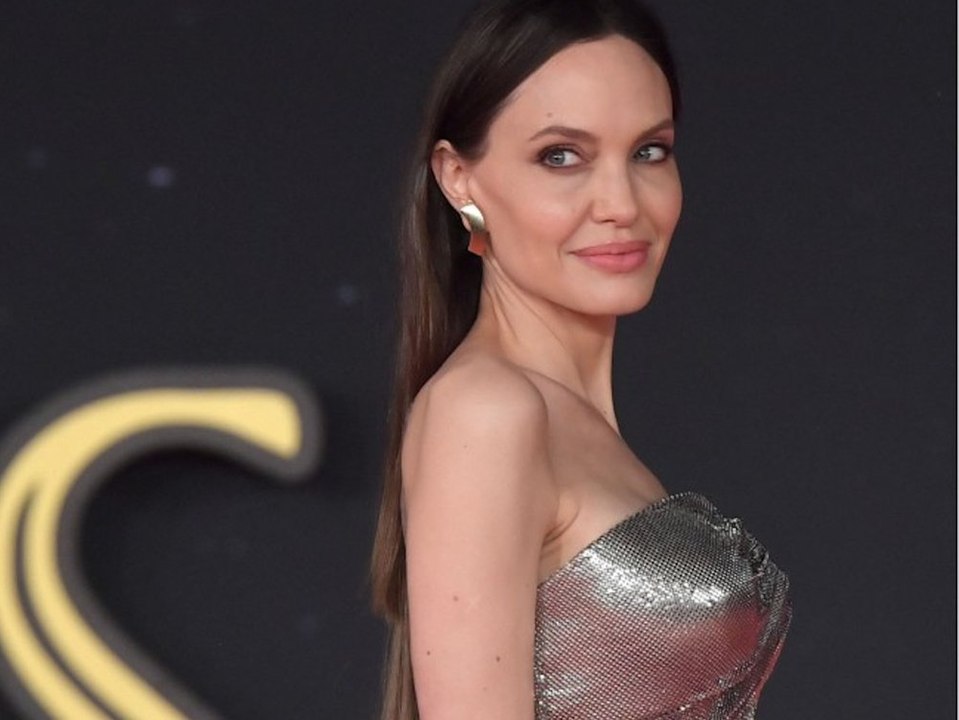 'Stylist betrunken?': Netz spottet über Angelina Jolies Haare