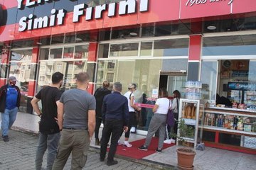 RİZELİLERİN ALMAK İÇİN SIRAYA GİRDİĞİ SİMİT; KARGO, OTOBÜS VE UÇAKLA İL DIŞINA DA GÖNDERİLİYOR