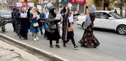 Afganistan'da kadınlar Birleşmiş Milletler Afganistan Yardım Misyonu'nu protesto etti