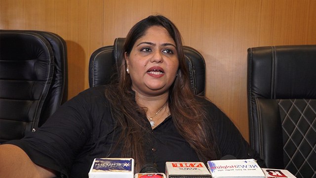 Aryan Case में Sameer Wankhede पर लगे रिश्वत के आरोप तो बहन Yasmeen ने कहा ये | FilmiBeat