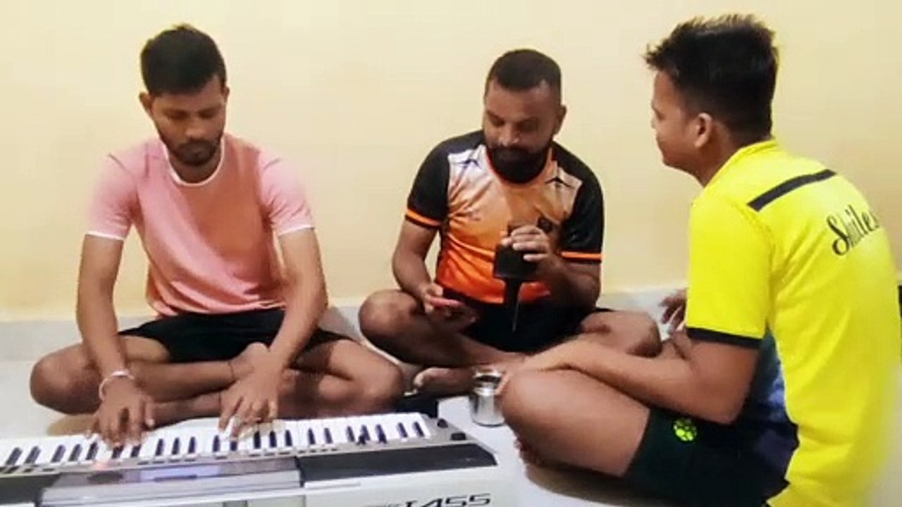 Enjoying music..tp 