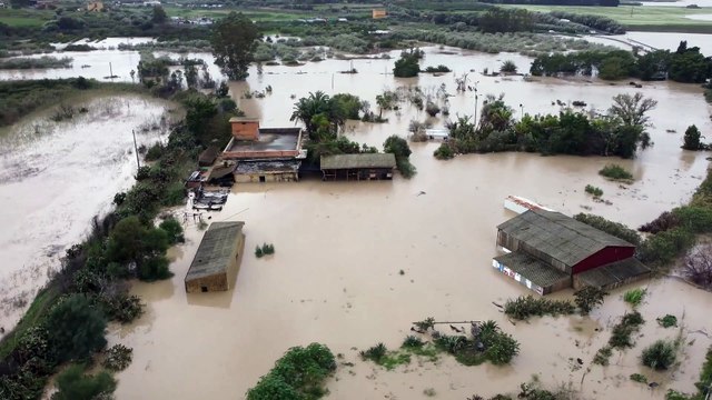 Maltempo nel Catanese, esonda il fiume Simeto: le immagini dall'alto