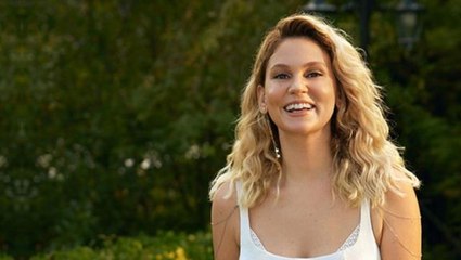 Karantinada aşka gelen Farah Zeynep Abdullah, sevgilisiyle romantik pozunu paylaştı