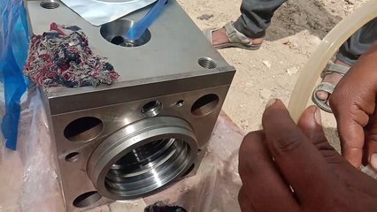 Rock breaker seal kit replacement