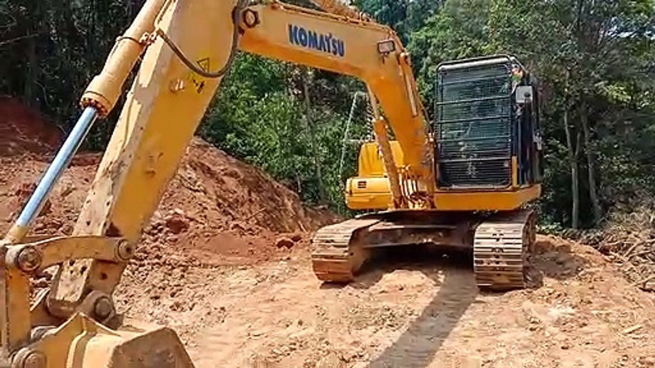 Komatsu pc130 machine