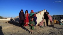 شاهد: الأفغان يضطرون إلى بيع بناتهم القصر بسبب الجوع والفقر