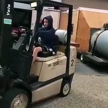 Son stage de 3ème ne se déroule pas vraiment comme prévu