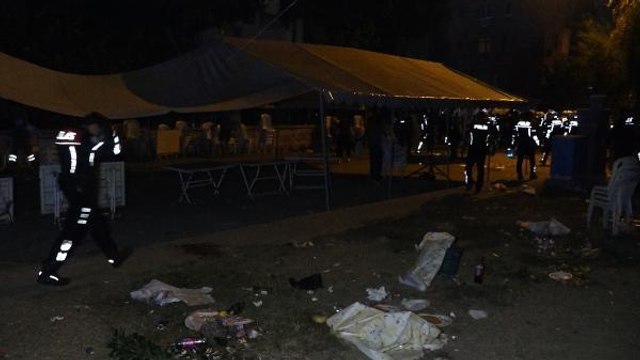 SOKAK DÜĞÜNÜNDE POMPALI TÜFEK VE TABANCALARLA ATEŞ AÇILDI, POLİSE MÜDAHALE EDİLDİ