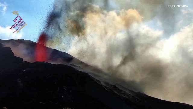 Colapsa de nuevo el cono y Cumbre Vieja provoca un terremoto en la mitad del archipiélago canario