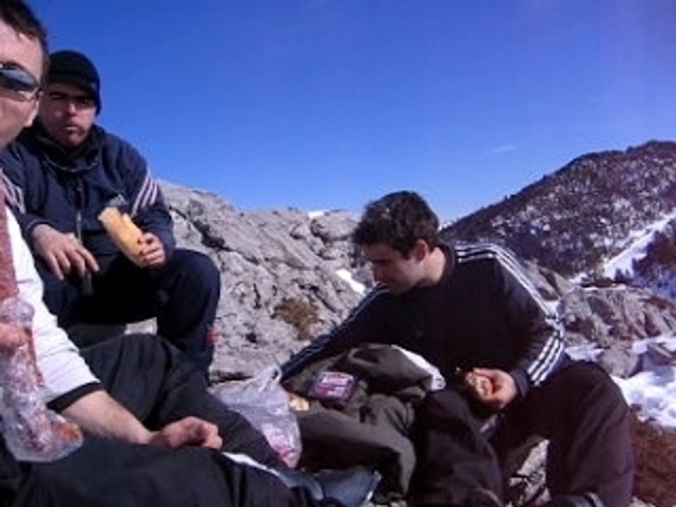 Pause repas entre potes à la Pierre ST  MARTIN