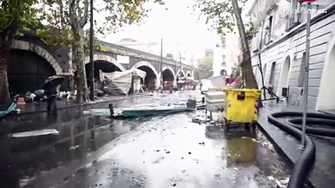 Bis zum Hals im Wasser: Tödliche Unwetter in Süditalien